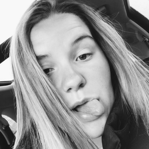 Meet your Posher, Gabby - Picture 1 of 1